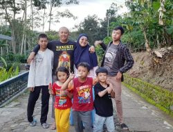 Polisi Ini Jadi Orang Tua Asuh Anak Yatim Sejak SD