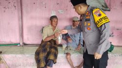 Blusukan Sampai Desa-desa, Kapolres Rembang & Personil Bagikan Takjil Buka Puasa