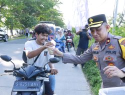 Berbagi Kebahagiaan di Bulan Ramadhan, Kapolres Rembang Beserta Jajaran Bagi-bagi Takjil Buka Puasa