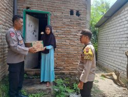 Isi Ramadhan Dengan Berbagi Kebahagiaan, Polsek Sluke Polres Rembang Berikan Bantuan Sembako Pada Lansia Kurang Mampu