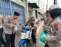 Selain Menggelar Baksos, Polres Rembang Juga Bagi-bagi Takjil di Gunem