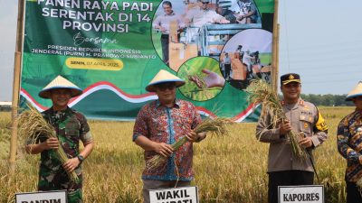 Kapolres Rembang Bersama Forkopimda Menghadiri Panen Raya Serentak