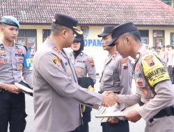 Kapolres Rembang Pimpin Apel Jam Pimpinan & Pemberian Reward Anggota Berprestasi