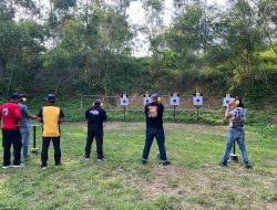 Tim Resmob Satreskrim Polres Rembang Gelar Latihan Menembak Tingkatkan Kemampuan Personel