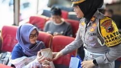 Rangkaian Ops Patuh Candi 2025, Satlantas Polres Rembang Gelar Giat Simpatik dengan Bagi-Bagi Makanan
