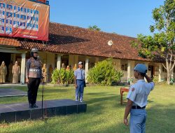 Kasat Lantas Polres Rembang Jadi Irup Upacara Bendera di Sekolah, Sosialisasikan Ops Patuh Candi 2025