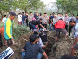 Kapolres Rembang Bersama PJU dan Bhayangkari Laksanakan Takziyah ke Rumah Duka Istri Kapolsek Sumber