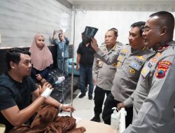 Waka Polda Jateng Beri Dukungan Moril Pada Lima Personel Yang Dirawat Usai Tangani Kerusuhan di Semarang