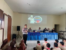 Unit Kamsel Satlantas Polres Rembang Berikan Sosialisasi Tertib Berlalu Lintas dan Pencegahan Kenakalan Remaja di SMK Al Mubarok