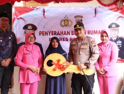 Polres Rembang Serahkan Rumah Hasil Bedah Rumah Polri dan Bansos kepada Warga Kragan