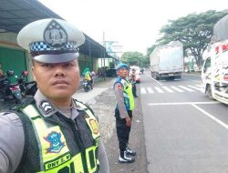 SATLANTAS POLRES REMBANG LAKSANAKAN GIAT PENGAMANAN JALAN SEHAT PC FATAYAT NU LASEM