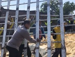 Pupuk Rasa Gotong Royong Di Desa, Bhabinkamtibmas Polres Blora Ikut Tradisi Sambatan