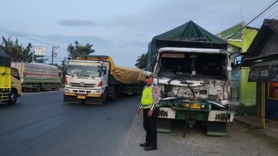 Dua Truk Terlibat Kecelakaan di Jalan Juwana – Batangan, Kerugian Capai Rp 15 Juta