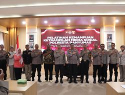 Kabid Humas Polda Jateng Dengan Pak Bhabin Dan Tarmin Ngaklak,  Latih Personel Polresta Banyumas Ciptakan Konten Edukatif