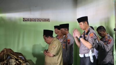Kapolres Purworejo Turut Berduka: AKBP Andry Agustiano Takziah ke Rumah Duka Kepala SPPG Boto Korban Laka Kereta