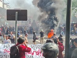 Sempat Bakar Ban di Samping Alun-Alun Pati, Massa Pro Pemakzulan Diminta Polisi Tetap Tertib