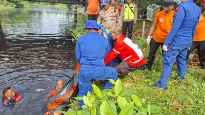 Polres Pekalongan Kota dan Tim SAR Gabungan Berhasil Evakuasi Wanita Diduga Bunuh Diri di Jembatan Loji Pekalongan