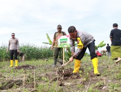 Kolaborasi Tanam 1100 Pohon, Polres Grobogan Komitmen Lestarikan Alam