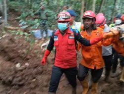 Dibantu Unit K9 Polisi, Tim SAR Gabungan Kembali Temukan 1 Korban Longsor Cilacap