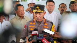 Tinjau 2 Gereja, Kapolri Pastikan Pengamanan dan Pelayanan Misa Malam Natal